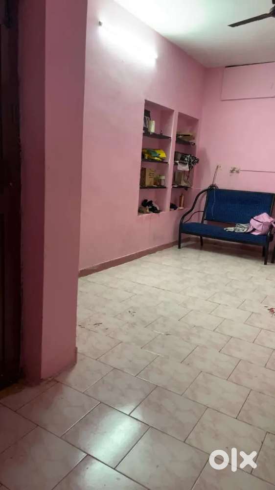 Women's room sharing