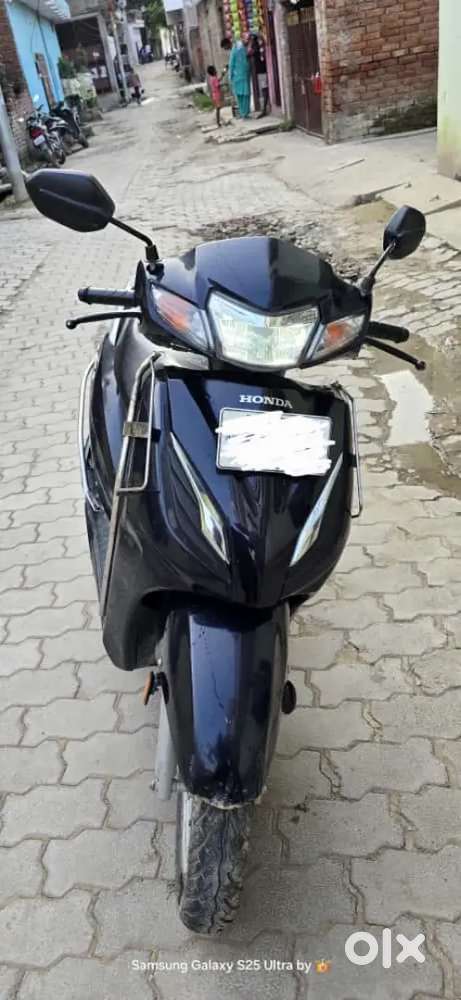Honda activa DLX blue