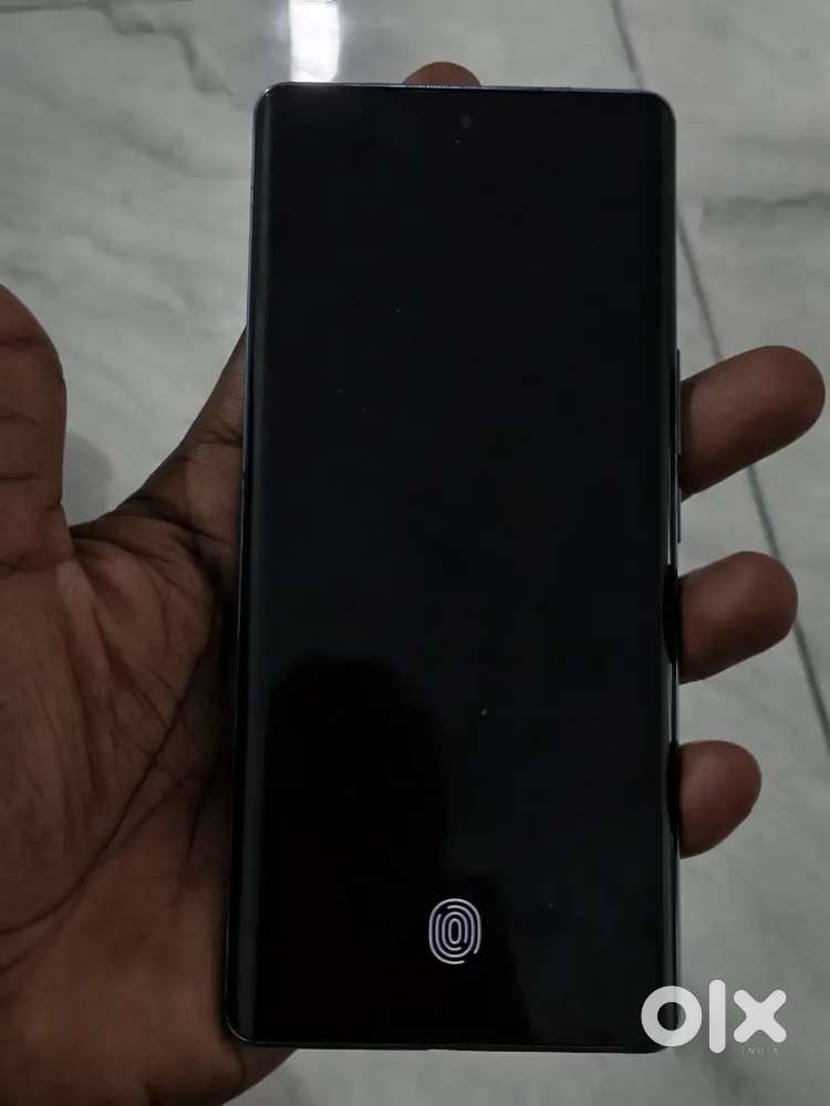 Vivo v27 with charger