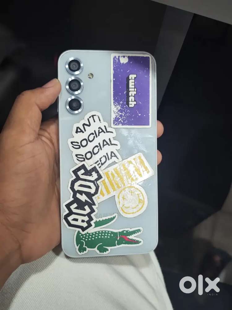Samsung a15 dispay maii blass ness hai bdd phone accha hai 8 128 hai