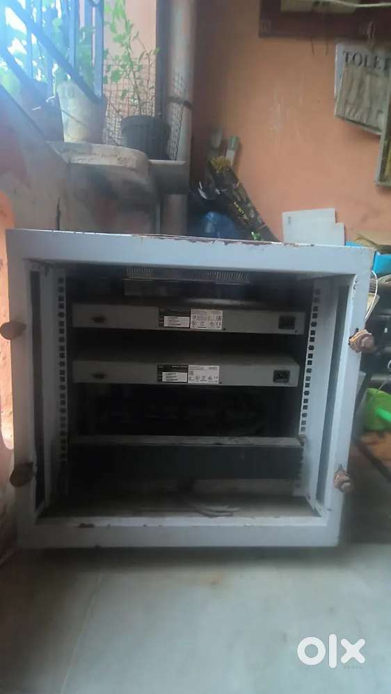 CISCO SG500-28 Ethernet switch, D-Link Cat6 24 Port Panel Server Rack