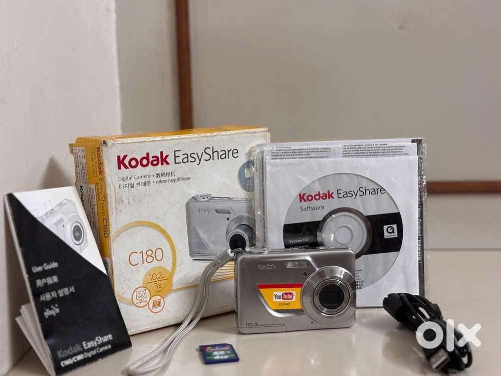 Kodak Easy Share Digital camera 3x optical zoom 2.4 “ LCD SCREEN WHITE