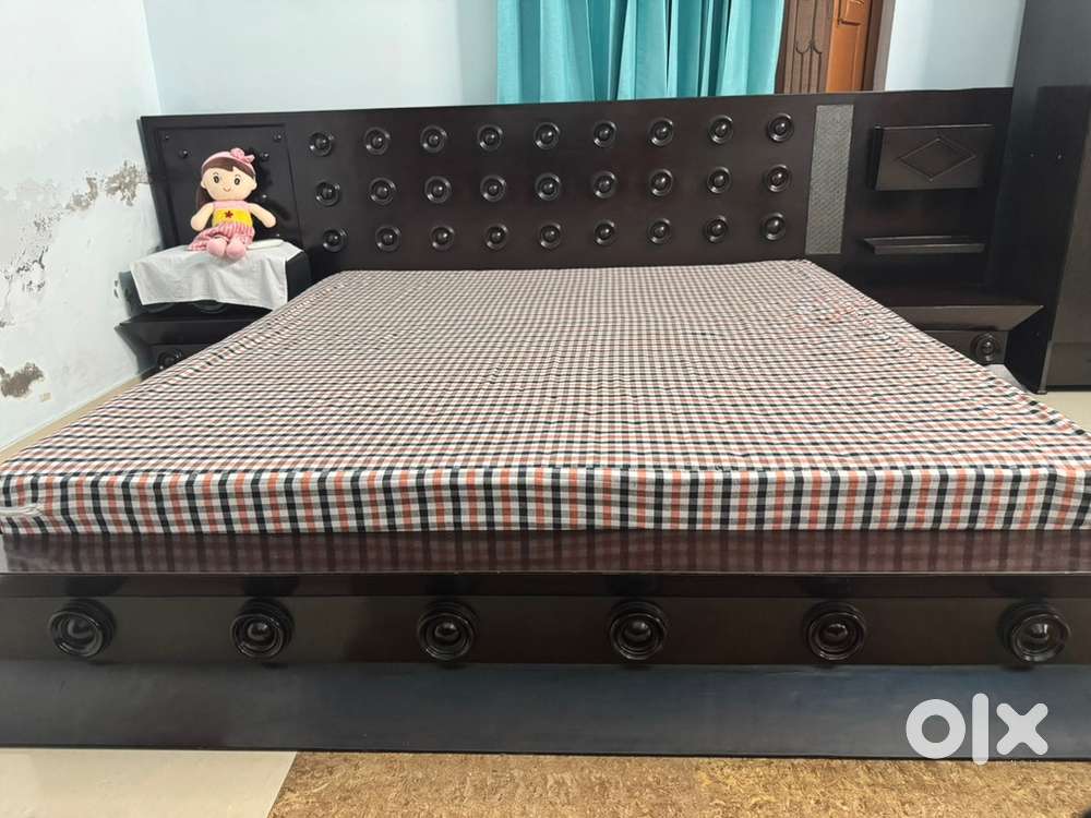 Double bed with side box