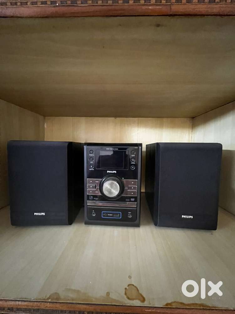 Phillips Stereo with Speakers