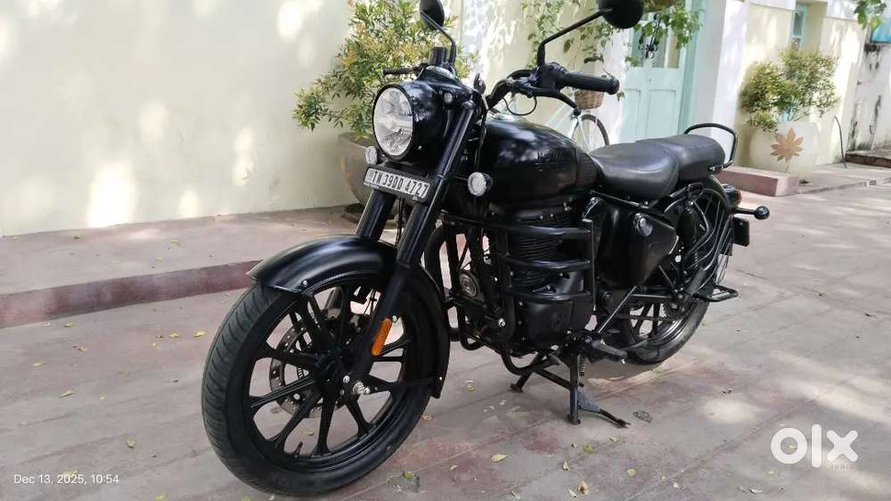 ROYAL ENFIELD CLASSIC 350 (stealth black)
