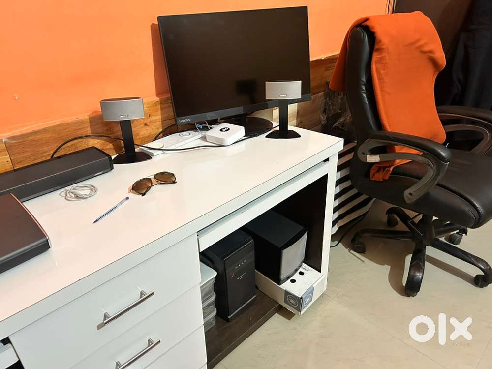 Bose speker companian 50 system 2.1 standing speker