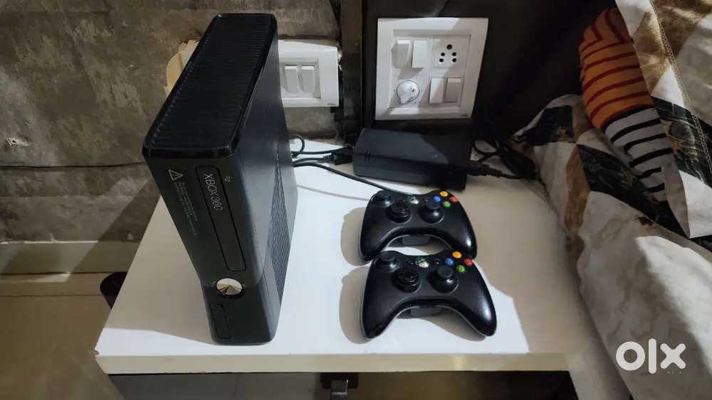 Xbox 360 with 2 wireless remote