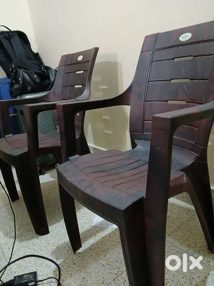 4 Chair set(1 yr old) and Gas stove– ₹3000 (Moving Sale)