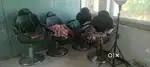 Salon ka chair hai total 4 chair he