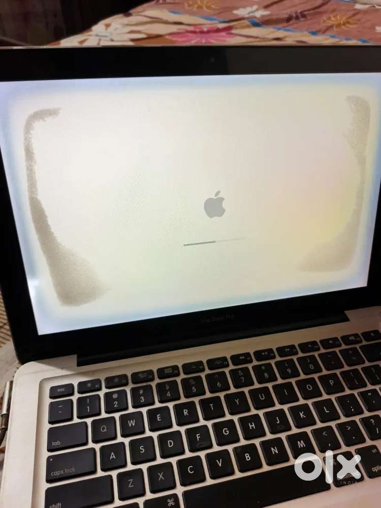 Macbook Pro  4gb ram 512gb only display problem working all okay