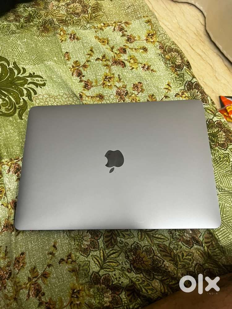 Macbook pro M1 8/256 13 inch