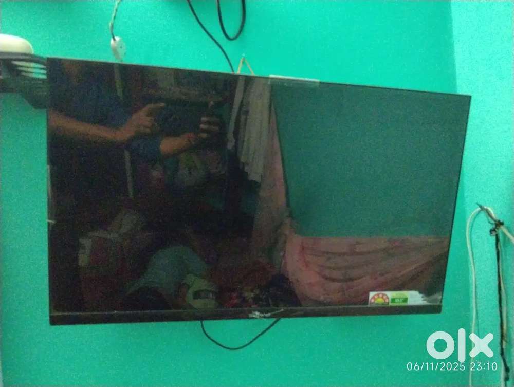 32 in LCD Tv and monitor