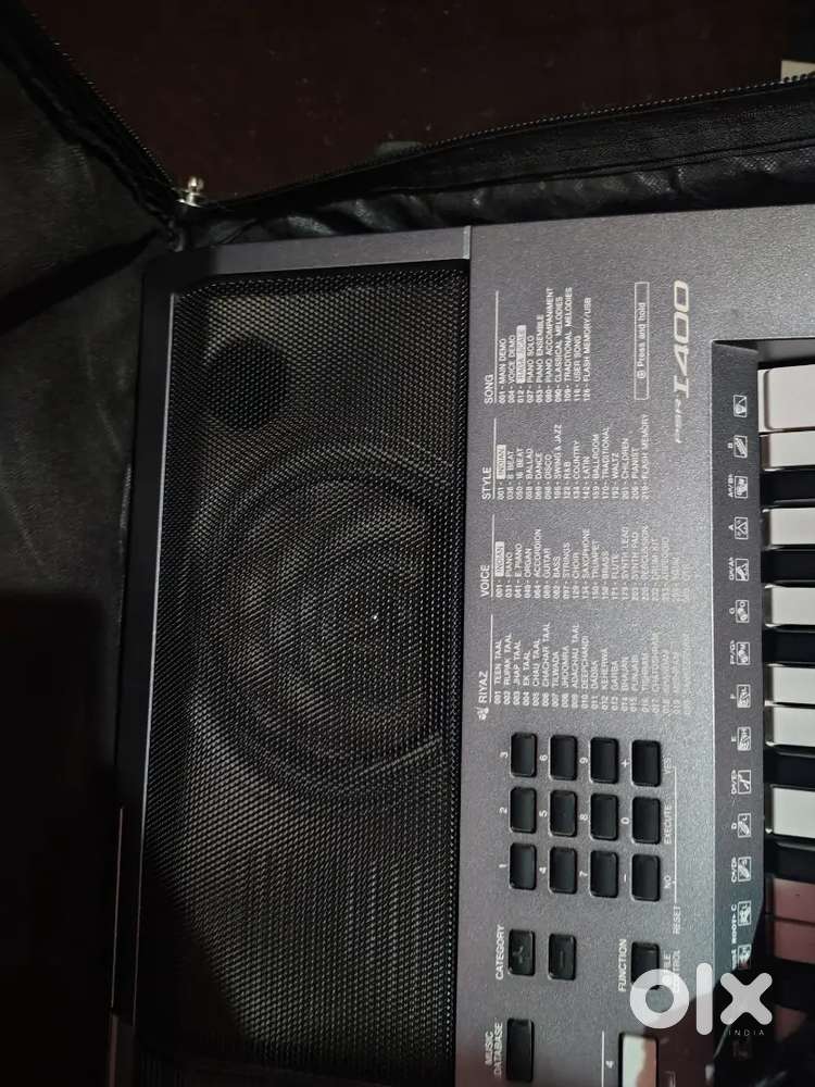 Yamaha i 400 Music keyboard