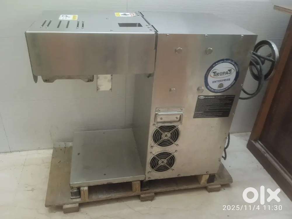 Cold pressed oil machine