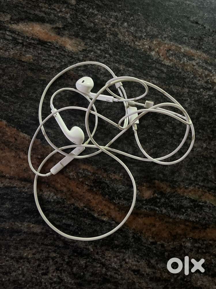 apply earphones