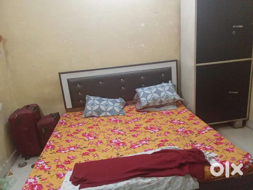 I need a room partner (Only MALE )near location of Magnetum mall .