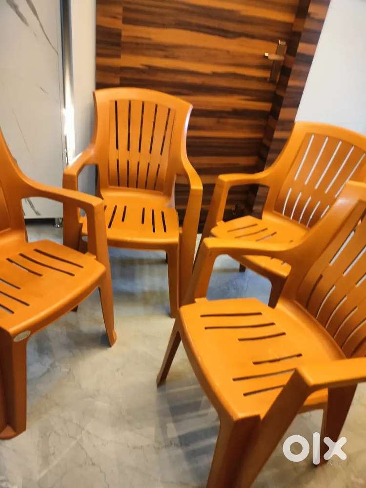 Supreme Plastic Chairs
