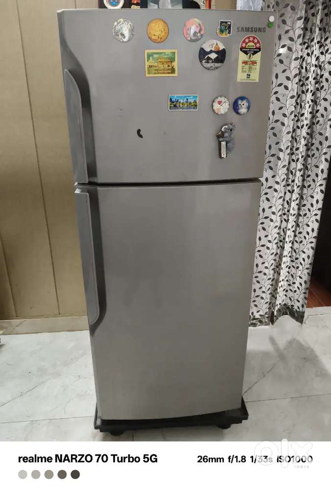 Double door refrigerator