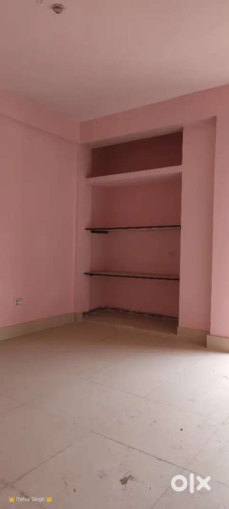 किराए पे घर लेने या लगवाने के लिए संपर्क करें।