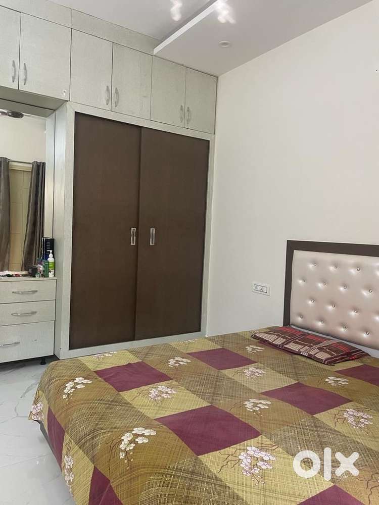 1 room available for rent for girls/couple in a 2 bhk flat