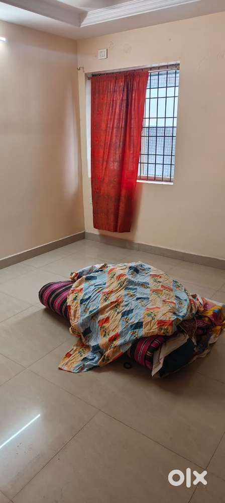 3 bhk Semi furnished flat for female sharing tenant