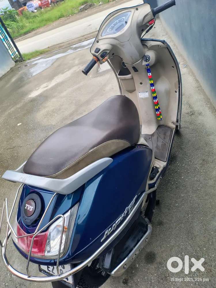 Single hand scooty