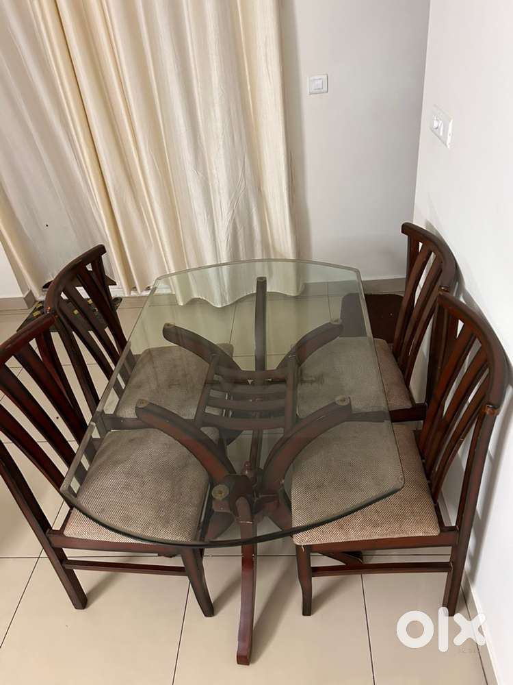 4 Seater Dining Table with chairs