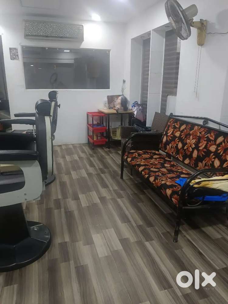 Salon chair