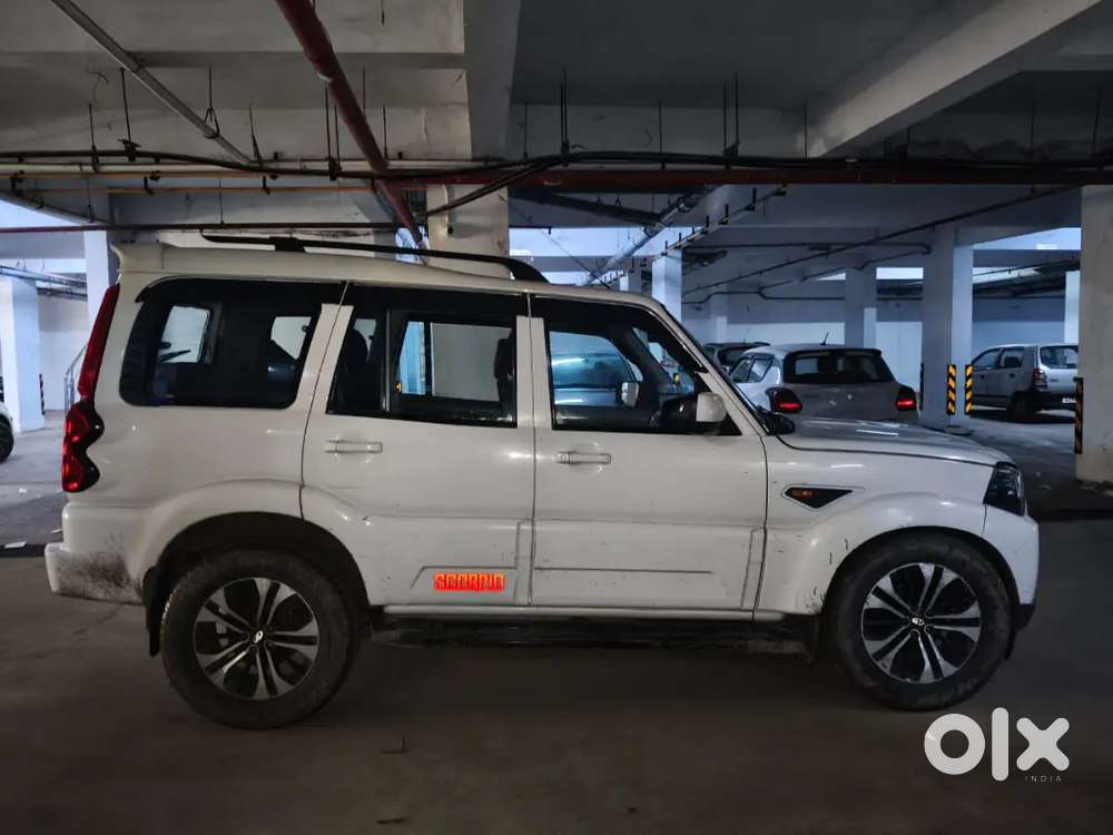Mahindra Scorpio s6 plus 2016