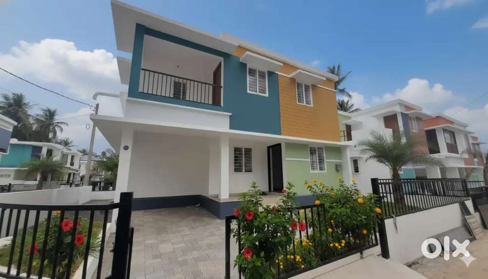 East Facing -vastu complaints 3bhk duplex house for sale in thrissur