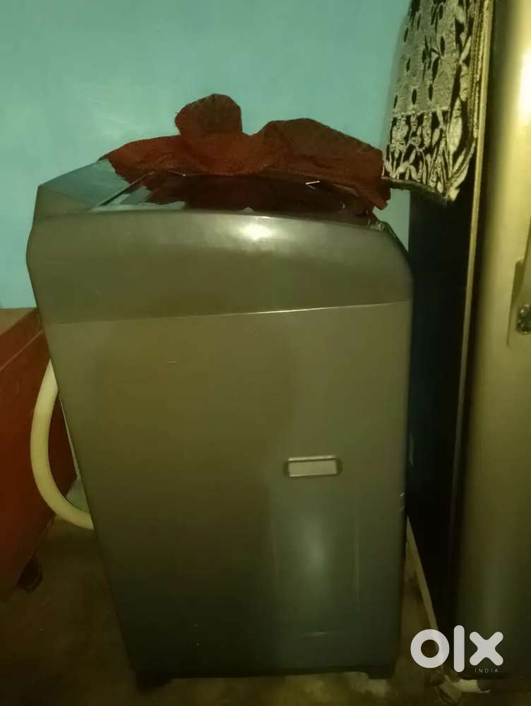 Whirlpool automatic washing machine.