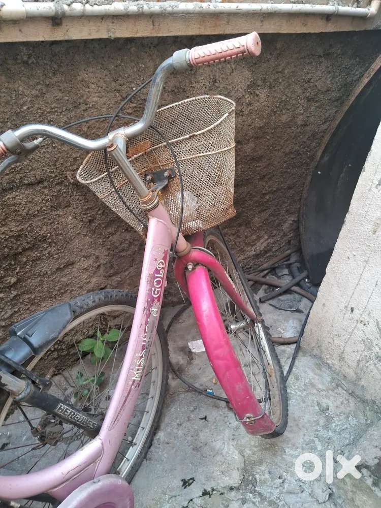 Women cycle