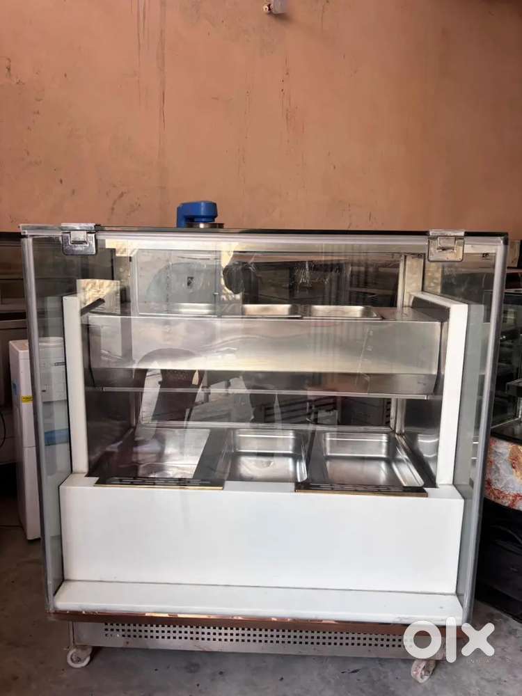 Sweet counter Hot and cold fridge