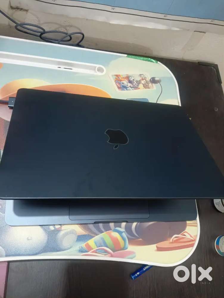 Macbook Air M2 6 days old