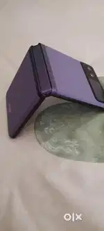 Moto razr 40 flip phone.