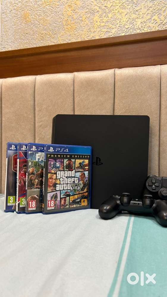 Sony PlayStation4 (PS4)1TB–Excellent Condition  2 Controllers + Games