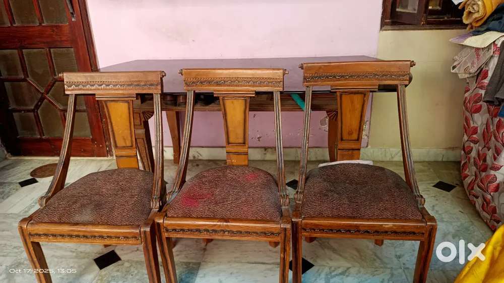 Dining table with 6 chairs