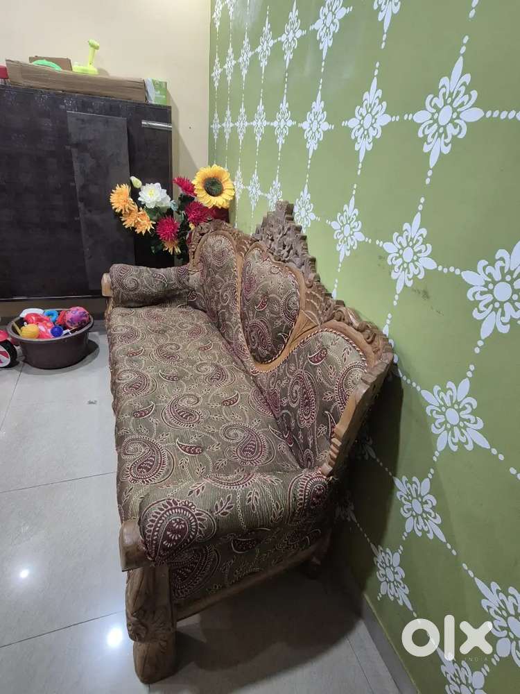 4 seater sofa with two single sofa chair