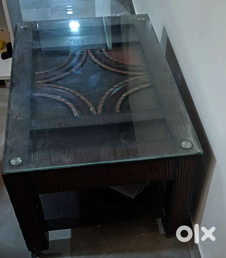 Black & brown Table