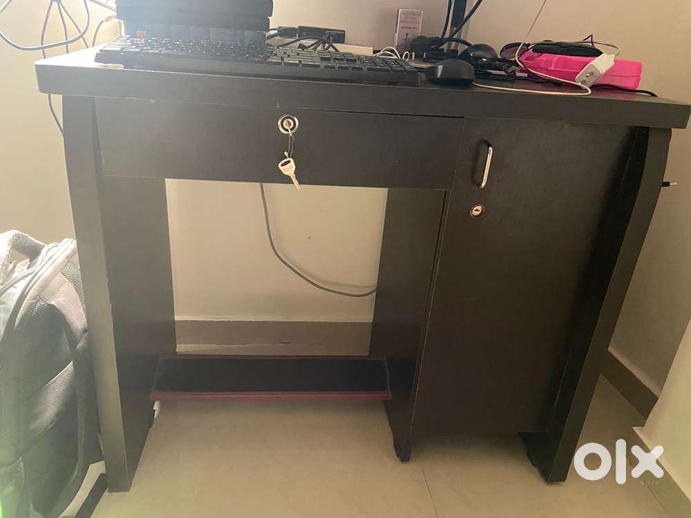Computer Table with 1 Drawer & 1 Storage