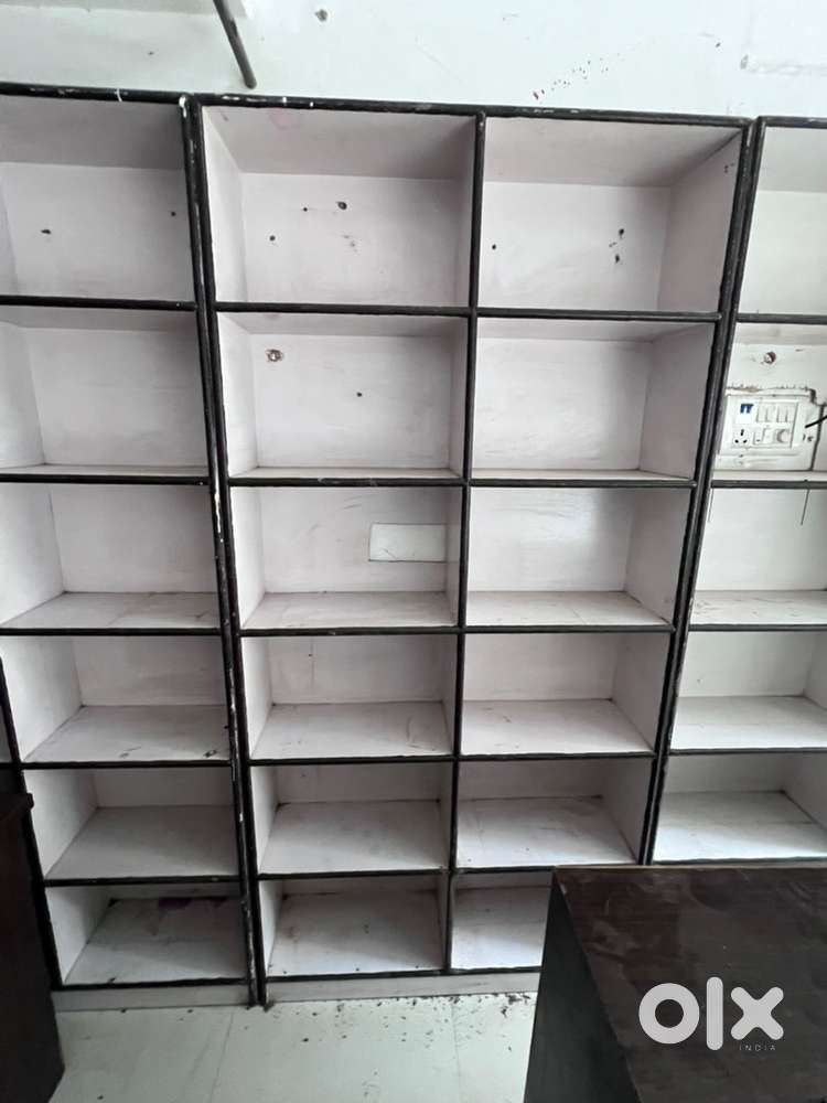 Shop rack wooden