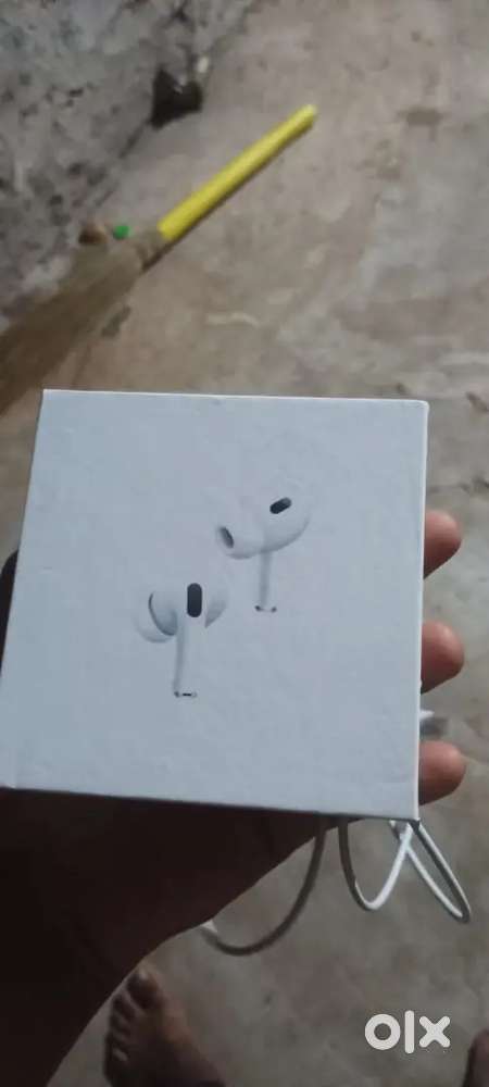 Apple airpods pro  battery %100