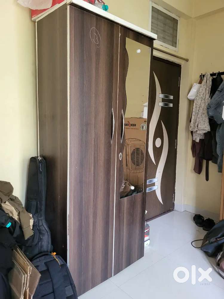 Wardrobe Almira With 5 ft. Mirror