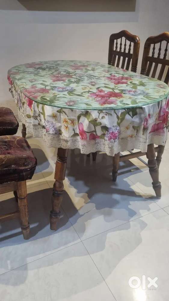 Dining set with 4 chairs and glass