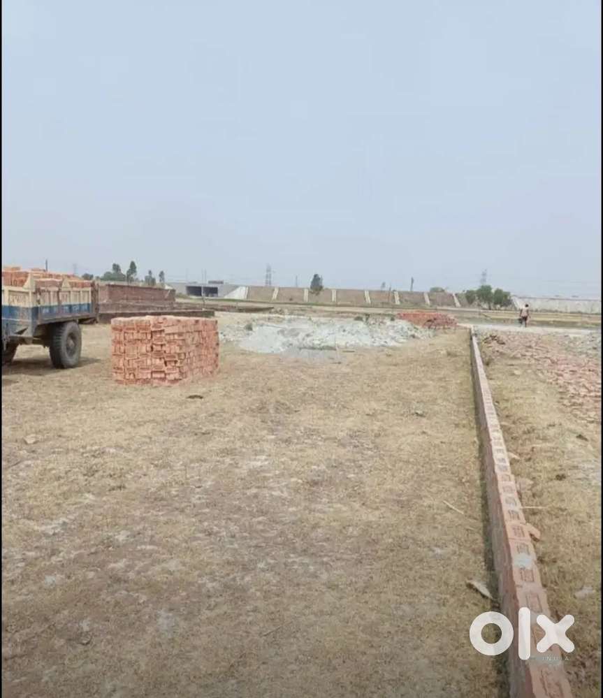 Plot 1999 only in lucknow