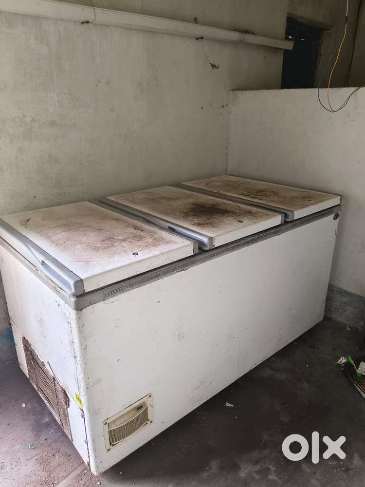 Deep fridge with 3 door