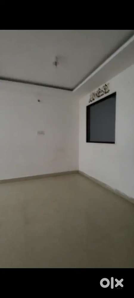 2bhk flate available front ka flate hai