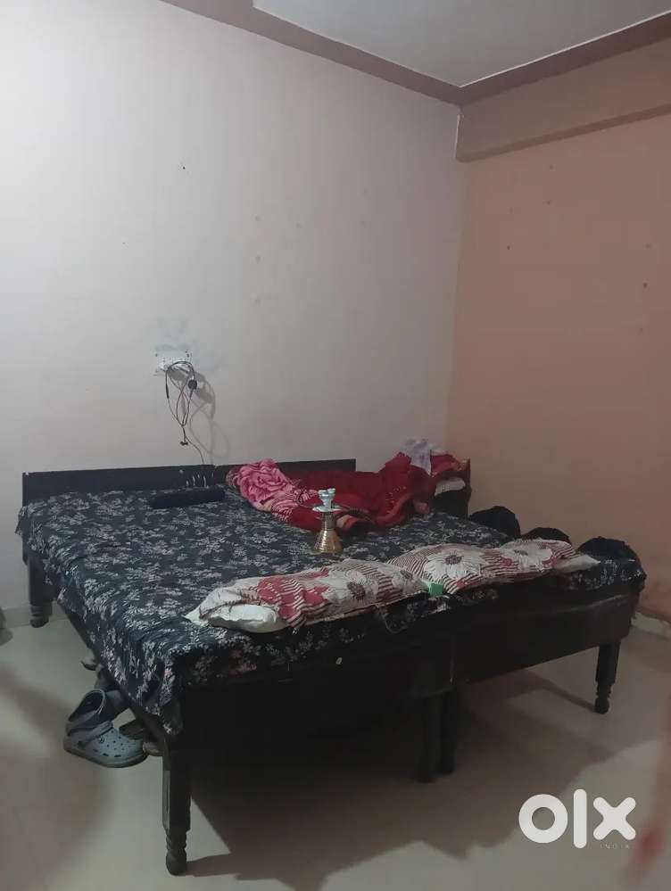 Need 2girls  room mate