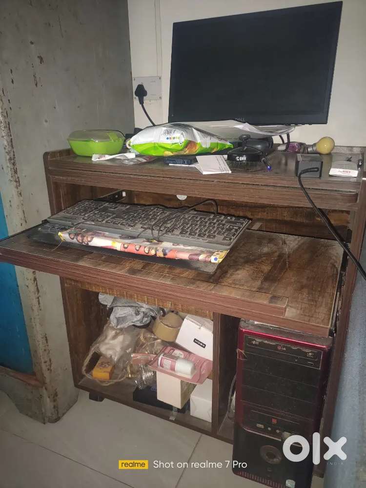 Engineering wood computer Table