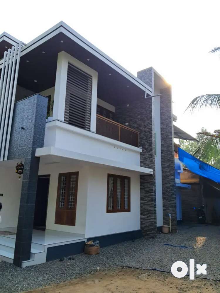 15 cent land with 4 bhk house for sale in kalady,near airport,angamaly